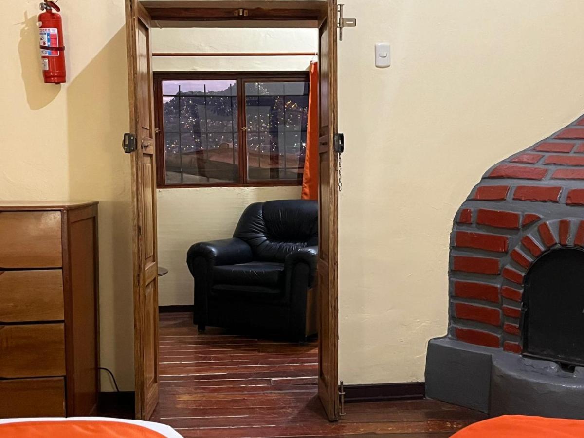 ホテル Hostal Andenes De Alabado クスコ エクステリア 写真