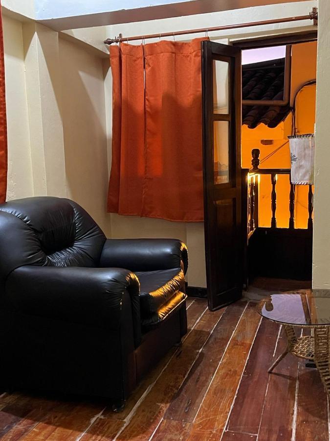 ホテル Hostal Andenes De Alabado クスコ エクステリア 写真