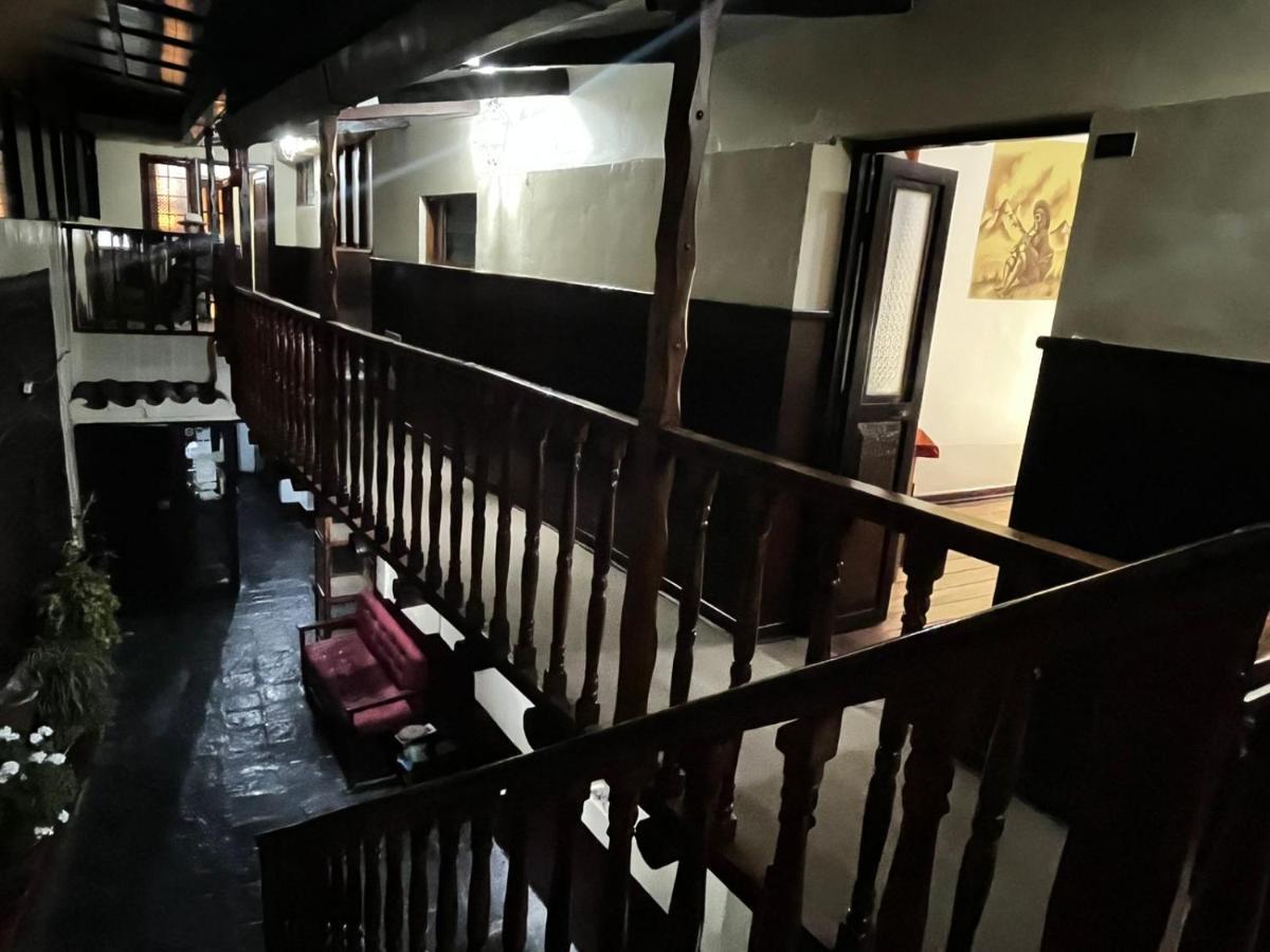 ホテル Hostal Andenes De Alabado クスコ エクステリア 写真